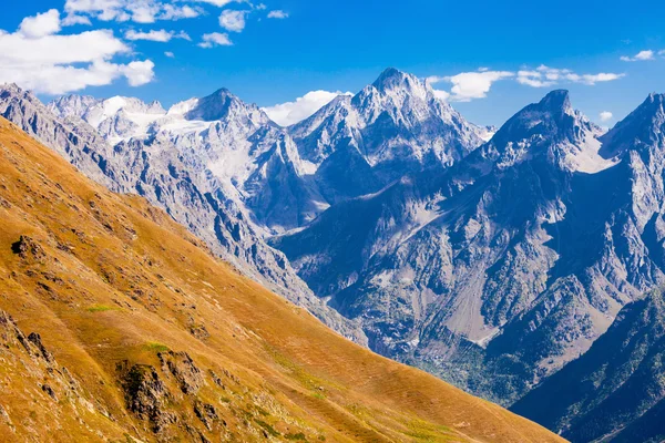 Μεγαλύτερη Καύκασο βουνά — Φωτογραφία Αρχείου