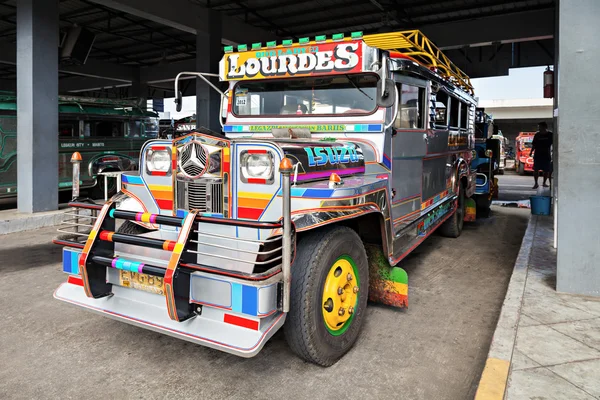 Filipinler'de Jeepney — Stok fotoğraf