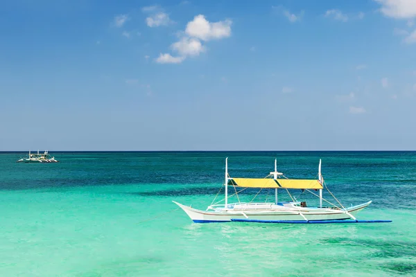 Barco en el agua — Foto de Stock