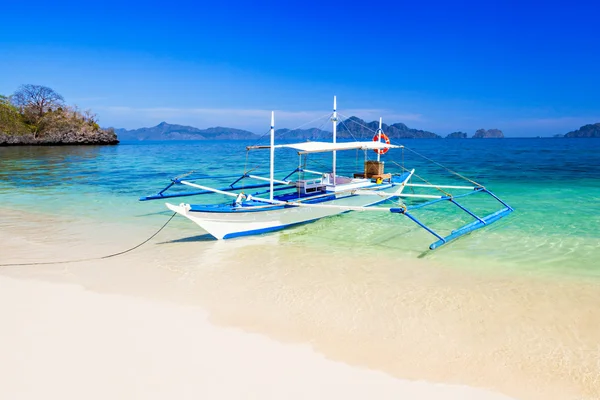 Boat on the water — Stock Photo, Image