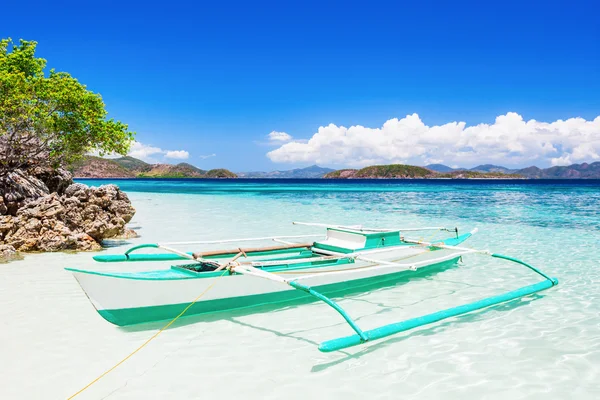 Barco en la playa — Foto de Stock