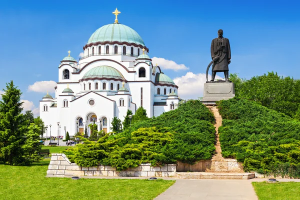 Sava Cathedral and Karadjordje statue — Stock Photo, Image