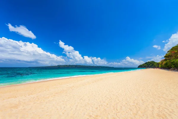 Τροπικές Διακοπές Μοναχική Παραλία Λευκή Άμμο Στο Νησί Boracay Στις — Φωτογραφία Αρχείου