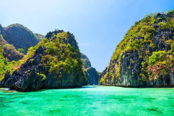 Landscape Beautiful Mountain Cliff Lagoon Nido Province Palawan Island Philippines — Stock Photo, Image