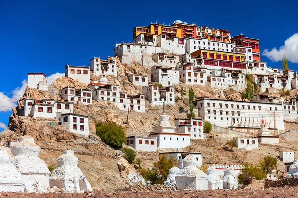 Thikse Gompa或Thiksey修道院 Thikse Gompa或Thiksey Monastery 是印度北部拉达赫附近Thiksey的一个Tibetan佛教修道院 — 图库照片