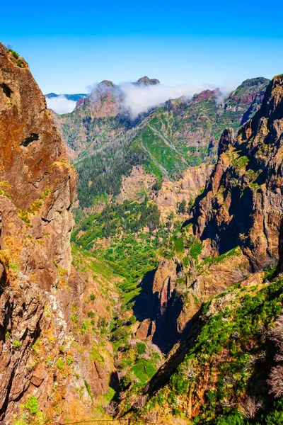 Pico Arieiro Pico Ruivo Trek Mysty Landscape Portuguese Madeira Island — 스톡 사진