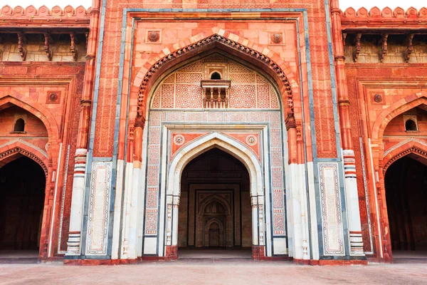 Qila Kuhna またはキラ モスク Qila Kuhna Mosque インドのデリー市にあるプラナ キラ旧市街内にあるモスク — ストック写真