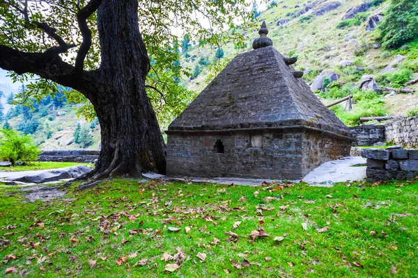 印度北部喜马偕尔邦Vashisht和Manali村附近Yogini瀑布附近的湿婆寺 — 图库照片