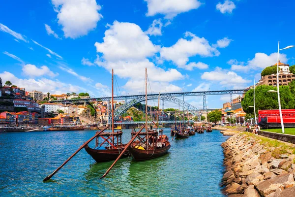 Traditionele Boten Met Porto Wijnvaten Bij Douro Rivier Dom Luis — Stockfoto