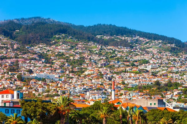 丧葬城市空中全景景观 丰沙尔是葡萄牙马德拉岛的首府和最大的城市 — 图库照片