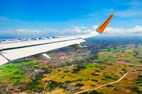 Manila Philippines Ruari 2013 Flygplansvingen Cebu Pacific Ovanför Manilastaden Filippinerna — Stockfoto