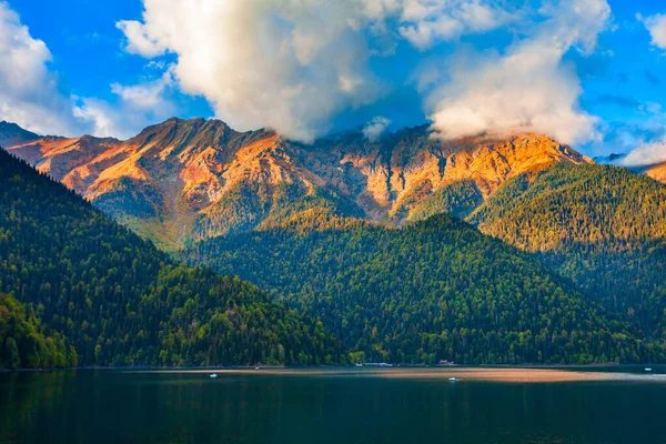 Панорама Озера Ріца Заході Сонця Ritsa Озеро Горах Кавказу Абхазії — стокове фото