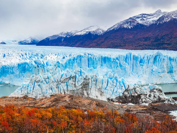 ペリト モレノ氷河はアルゼンチンのサンタクルーズ州にあるロス グラシアレス国立公園内にある氷河である アルゼンチンのパタゴニアで最も重要な観光スポットの一つ — ストック写真