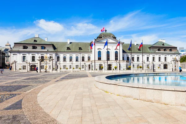 Παλάτι Γκρασάλκοβιτς Είναι Ένα Παλάτι Στην Μπρατισλάβα Και Κατοικία Του — Φωτογραφία Αρχείου