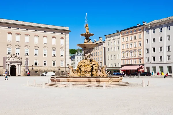 奥地利萨尔茨堡Residenzbrunnen喷泉和Residenz宫位于Residenzplatz广场 居民广场是萨尔茨堡最受欢迎的地方之一 — 图库照片
