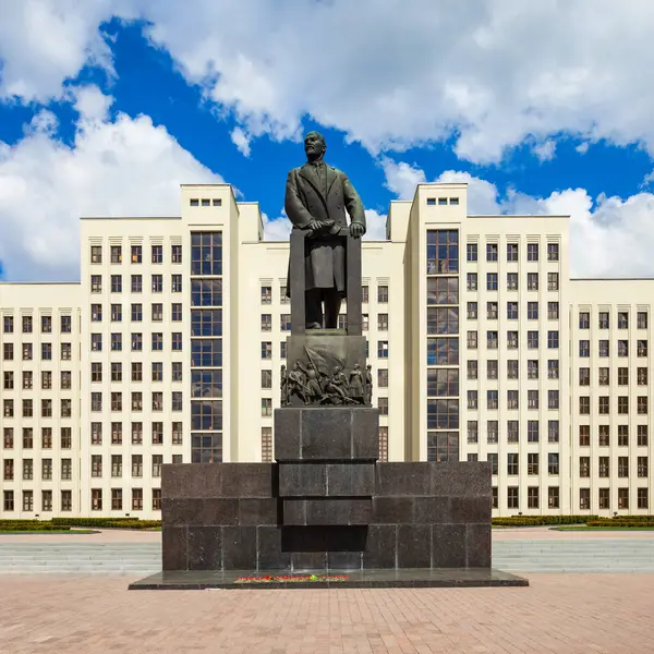 Minsk Belarus Μαΐου 2016 Μνημείο Βλαντιμίρ Λένιν Κοντά Στον Οίκο — Φωτογραφία Αρχείου