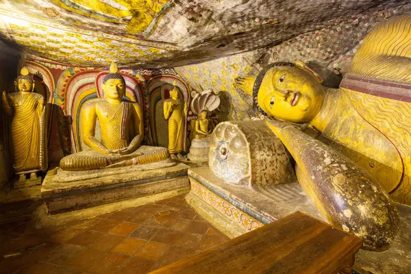 Dambulla Sri Lanka Febrero 2017 Escultura Buda Reclinado Dentro Del —  Fotos de Stock