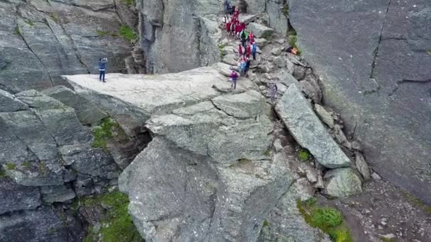 Trolltunga of Troll Tongue, Noorwegen — Stockvideo