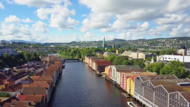 Πολύχρωμα παλιά σπίτια εναέρια θέα, Trondheim — Αρχείο Βίντεο