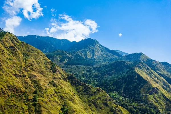 インドのヒマチャル プラデーシュ州パルヴァティ バレーにあるヒマラヤ山脈の風景 — ストック写真