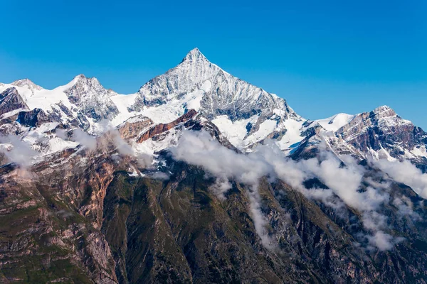 スイスとイタリアの間に位置するアルプスのマッターホルン山脈 — ストック写真