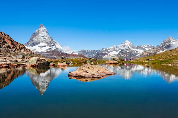 Λίμνη Riffelsee Και Βουνό Matterhorn Στις Άλπεις Που Βρίσκεται Μεταξύ — Φωτογραφία Αρχείου