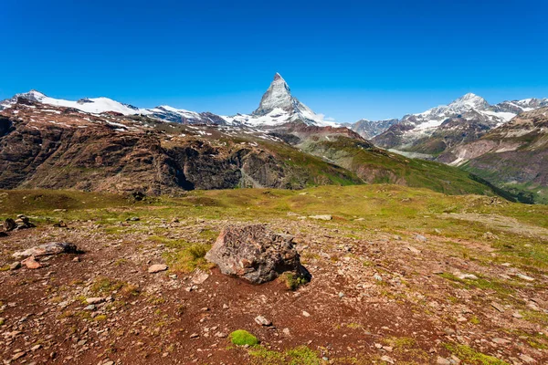 スイスとイタリアの間に位置するアルプスのマッターホルン山脈 — ストック写真