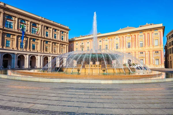 杜嘉尔宫 Palazzo Ducale 是热那亚法拉利广场 Piazza Ferrari 的一座历史建筑 — 图库照片