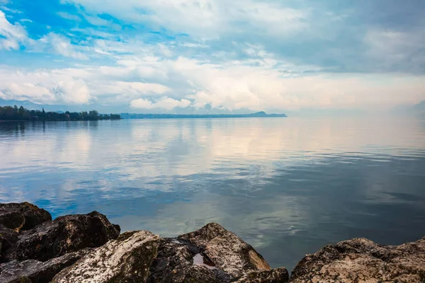 Shore Lake Garda Från Desenzano Stad Bresciaprovinsen Lombardiet Italien — Stockfoto