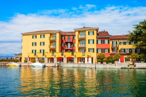 Colorful Houses Historical Center Sirmione Town Garda Lake Italy — Stock Photo, Image