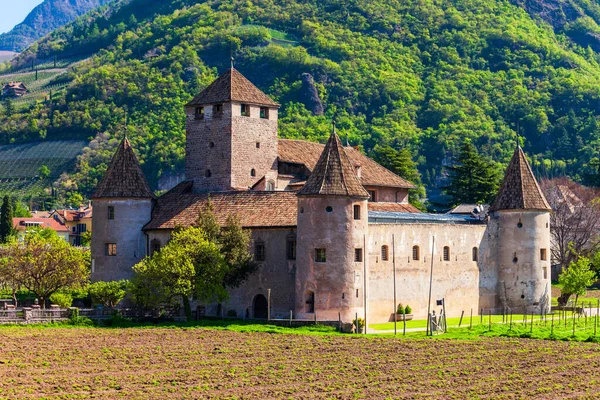 マレッシュ城 Maretsch Castle またはマレッチョ城 Castel Mreccio イタリア北部 南チロルのボルツァーノの歴史的中心部にある中世の要塞 — ストック写真
