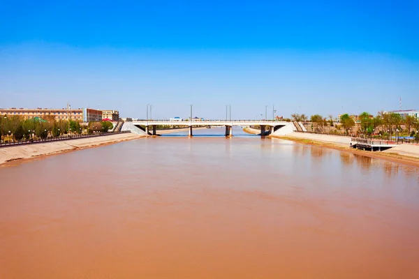 Özbekistan Urgench Kentindeki Shavat Kanalından Geçen Köprü — Stok fotoğraf