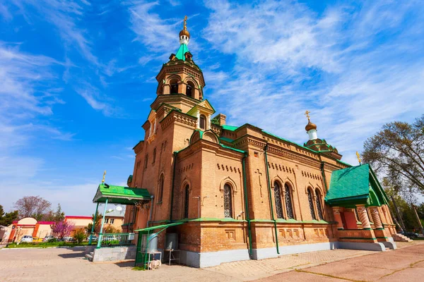モスクワの聖アレクシウス大聖堂は ウズベキスタンのサマルカンドにあるロシア正教会である — ストック写真