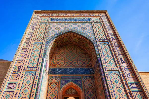 シャー ジンダまたはシャー ジンダ 英語版 はウズベキスタンのサマルカンド市にある霊廟である — ストック写真