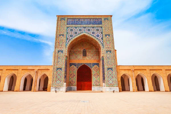 グンバズ モスク Kok Gumbaz Mosque ウズベキスタンのシャフリサブ市にあるドルート ティロバット コンプレックスの一部である — ストック写真