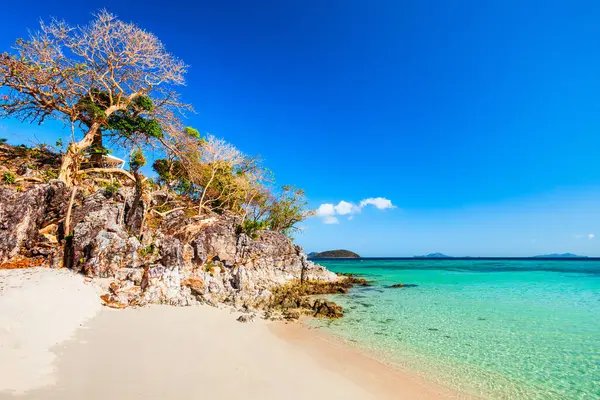 Belleza Playa Rocosa Con Arena Amarilla Agua Turquesa Isla Busuanga — Foto de Stock