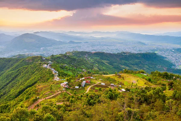 Himalaya Kukkulat Antenni Panoraamanäkymät Sarangkot Kukkulan Näkökulmasta Pokhara Kaupunki Nepalissa — kuvapankkivalokuva