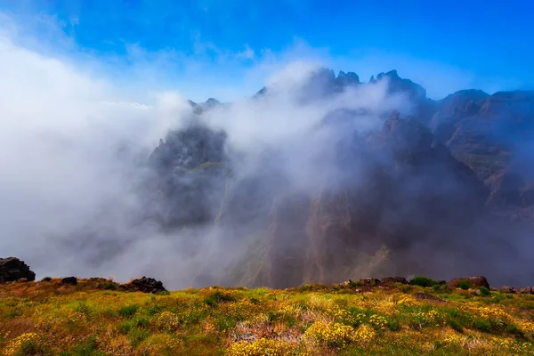 Pico Arieiro Pico Ruivo Trek Mysty Landscape Portuguese Madeira Island — 스톡 사진