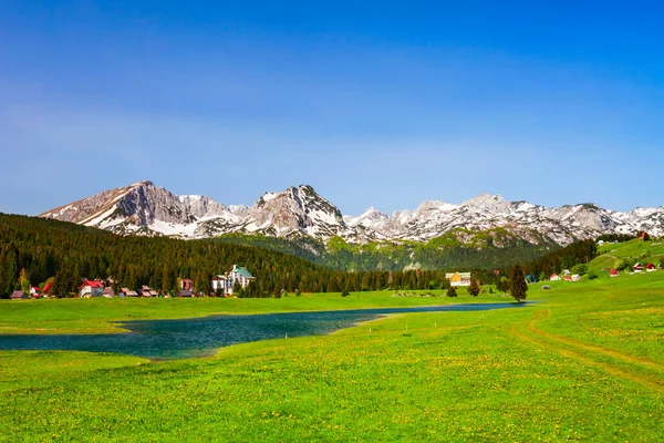 Πόλη Zabljak Και Ορεινή Οροσειρά Durmitor Στο Μαυροβούνιο — Φωτογραφία Αρχείου