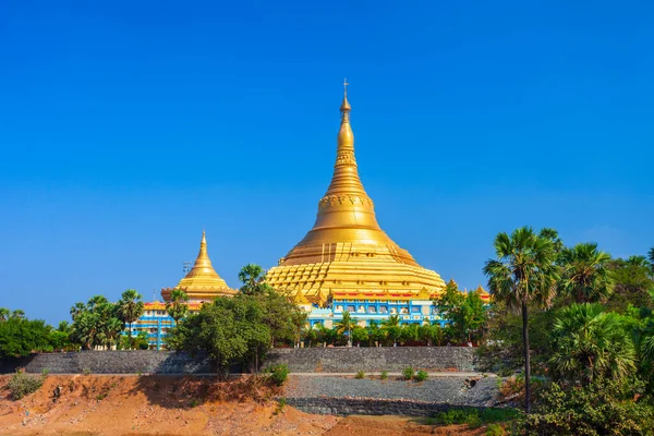 全球维帕萨纳塔 Global Vipassana Pagoda 是位于印度马哈拉施特拉邦孟买市的一座默思厅 — 图库照片