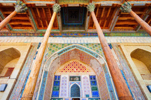 ブハラ ウズベキスタン 2021年4月16日 ハウズの内装パターンの背景 カウズ モスク 英語版 はウズベキスタンのブハラのアーク要塞の向かいにある — ストック写真