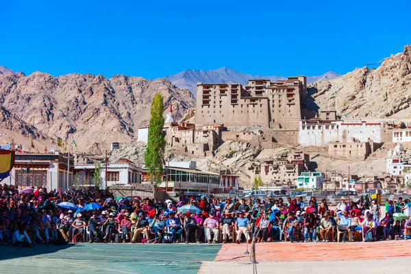 Leh India September 2013 Oidentifierade Turister Och Lokalbefolkning Ladakh Festival — Stockfoto