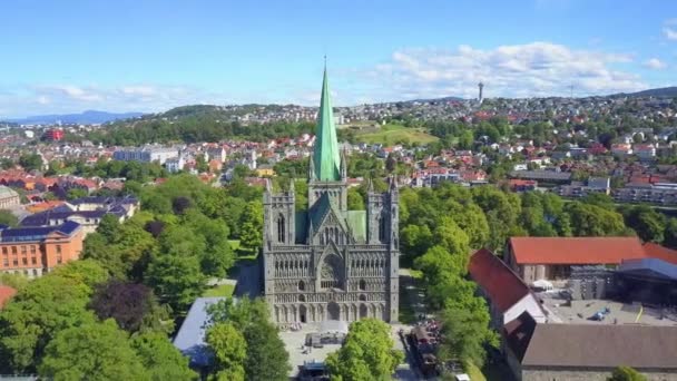 Uitzicht op de kathedraal van Nidaros, Trondheim — Stockvideo