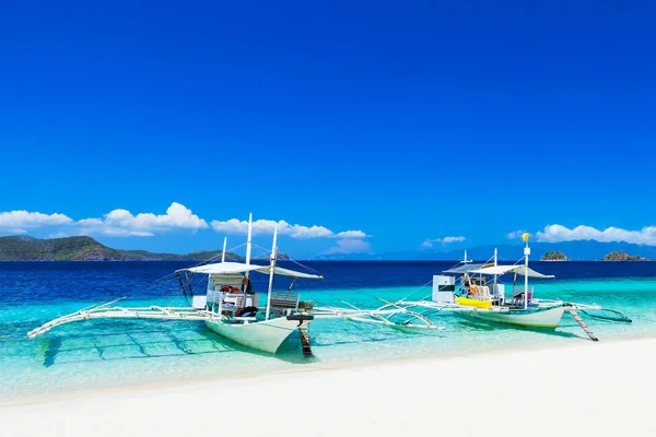 Barcos na praia — Fotografia de Stock