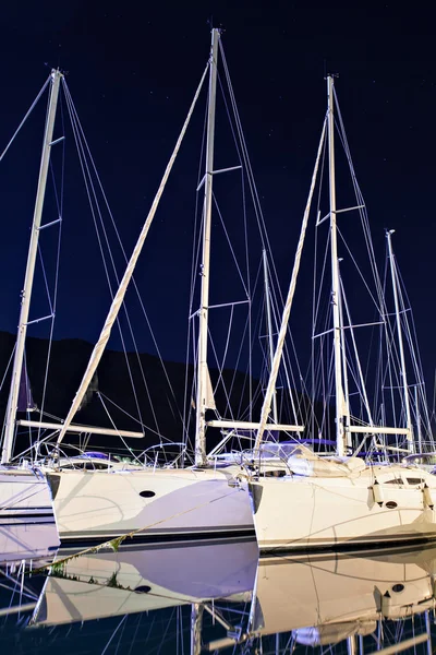 Yachts in the harbor — Stock Photo, Image