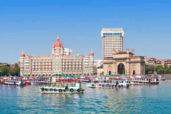 Taj Mahal Hotel y Puerta de la India Imágenes De Stock Sin Royalties Gratis