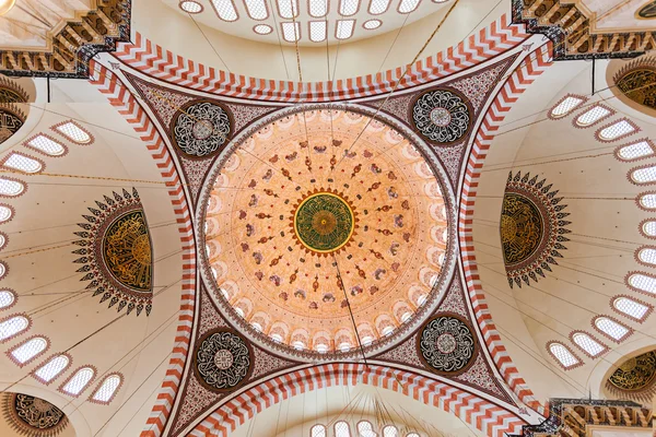 Interior de la mezquita Suleymaniye — Foto de Stock