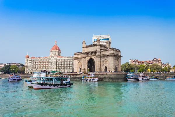 Taj Mahal Hotel and Gateway of India — Stock Photo, Image