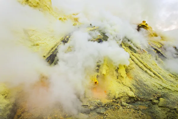 Ijen volcano crater — Stock Photo, Image
