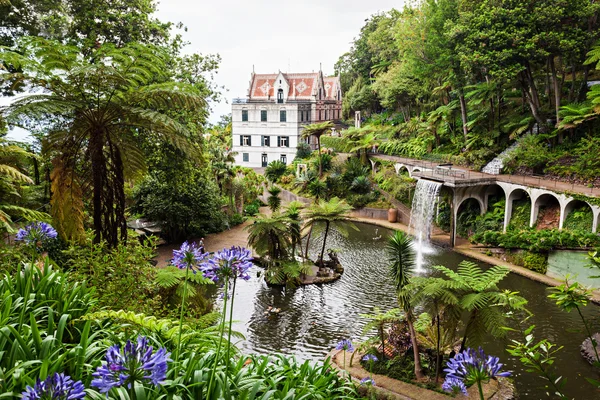 Monte palacio jardín tropicano — Foto de Stock